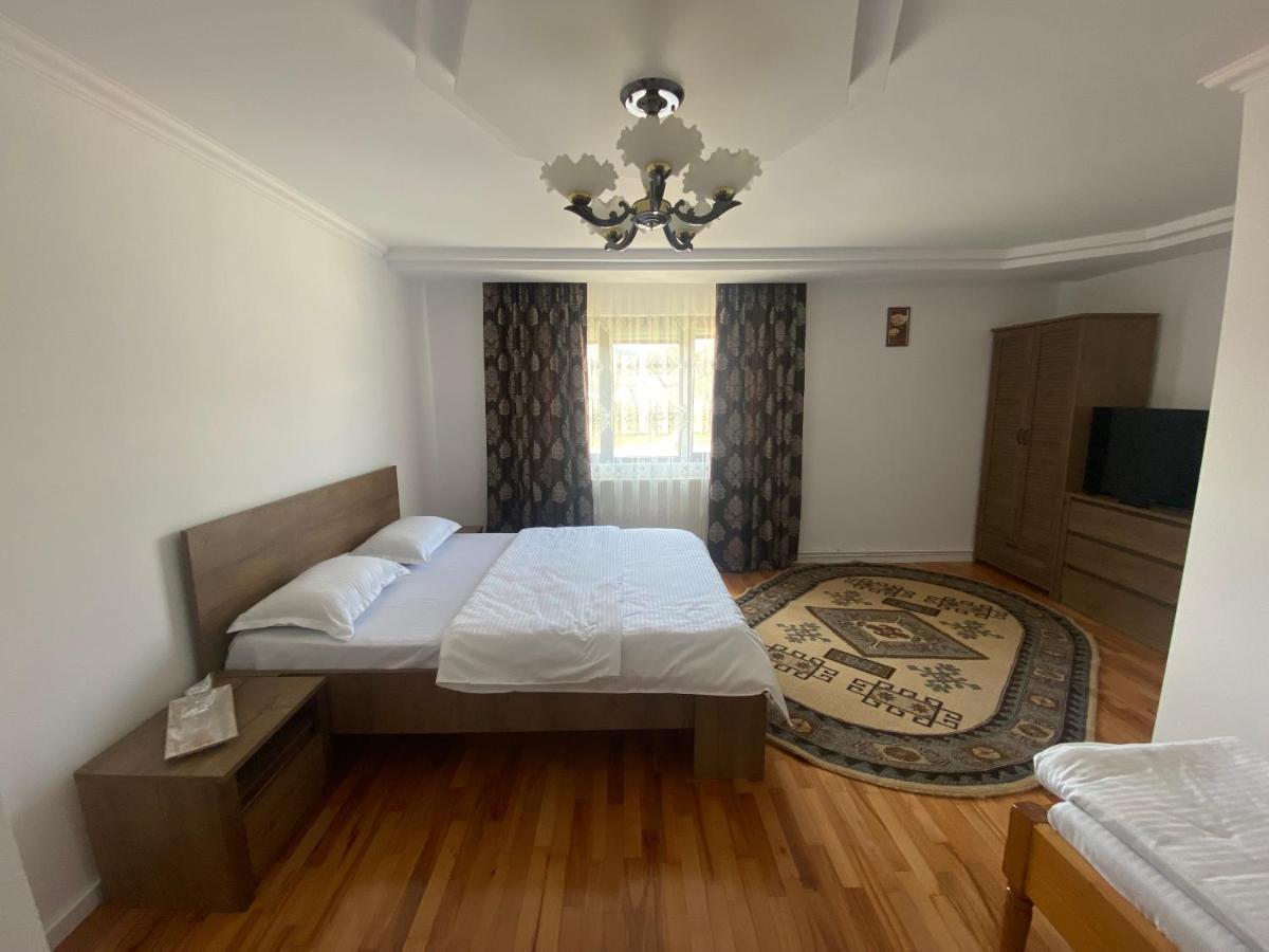 Отель Casa Laur Мэнэстиря-Гуморулуй Экстерьер фото