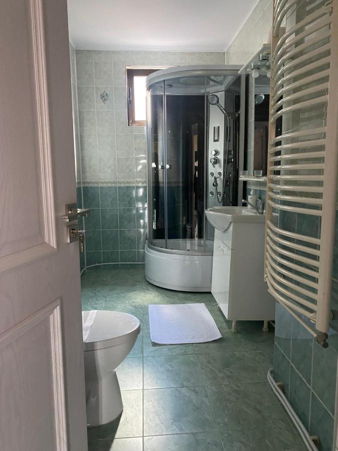 Отель Casa Laur Мэнэстиря-Гуморулуй Экстерьер фото